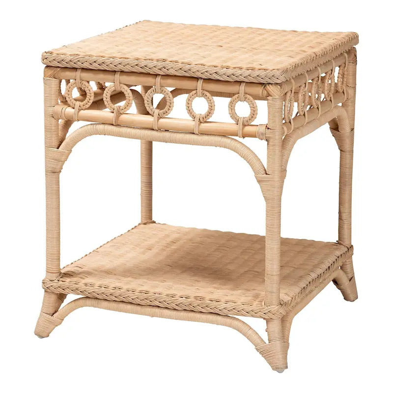 Table d'appoint tressée en rotin naturel avec étagère – Table bohème avec détails en boucles, style côtier pour salon ou chambre à coucher
