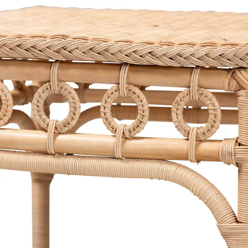 Table d'appoint tressée en rotin naturel avec étagère – Table bohème avec détails en boucles, style côtier pour salon ou chambre à coucher