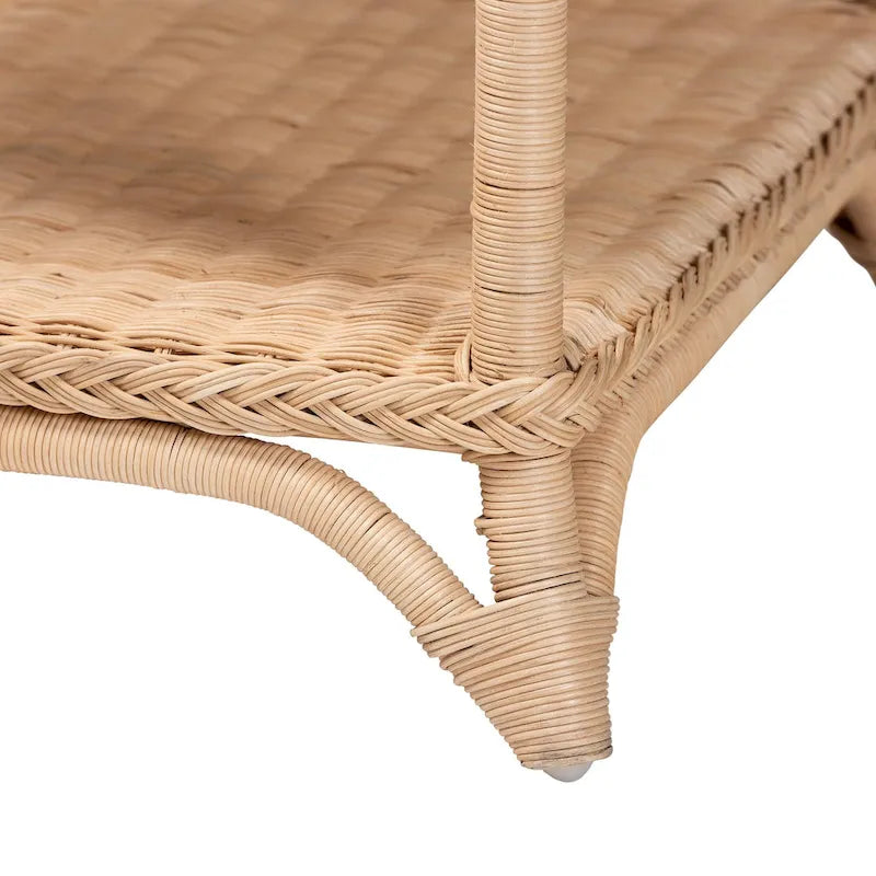 Table d'appoint tressée en rotin naturel avec étagère – Table bohème avec détails en boucles, style côtier pour salon ou chambre à coucher
