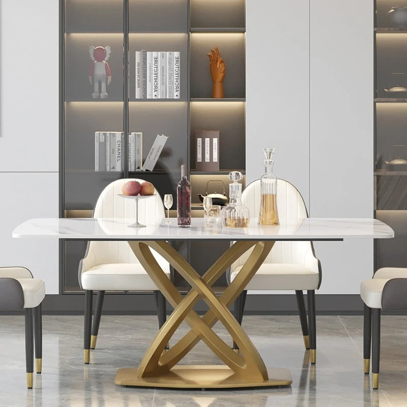 Table à manger moderne avec plateau rectangulaire en pierre frittée et piètement doré