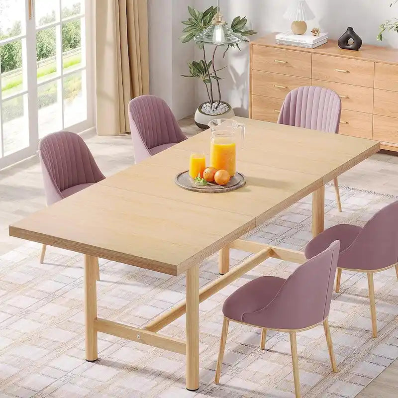 Table à manger moderne en bois naturel avec pieds robustes