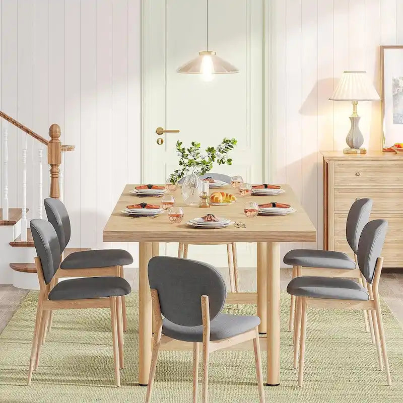 Table à manger moderne en bois naturel avec pieds robustes