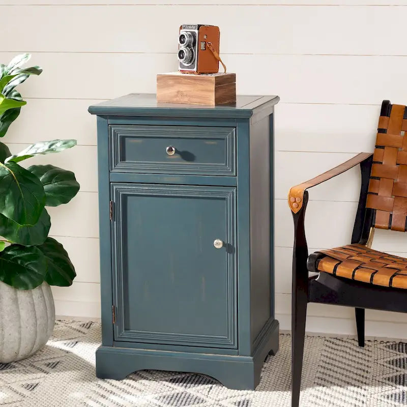 Table d'appoint en orme de style campagnard français avec tiroir et placard – 18L x 15P x 30H